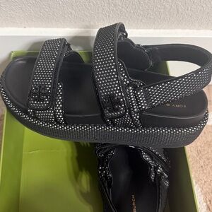 New in box Tory Burch Kira Platform Sport
Sandal Black Studded adjustable strap